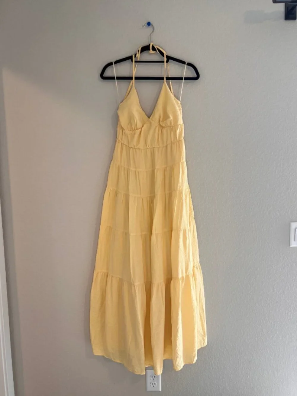 Abercrombie & Fitch Butter Yellow Tiered Halter Maxi Dress Women's (Small/Tall) - Picture 1 of 4